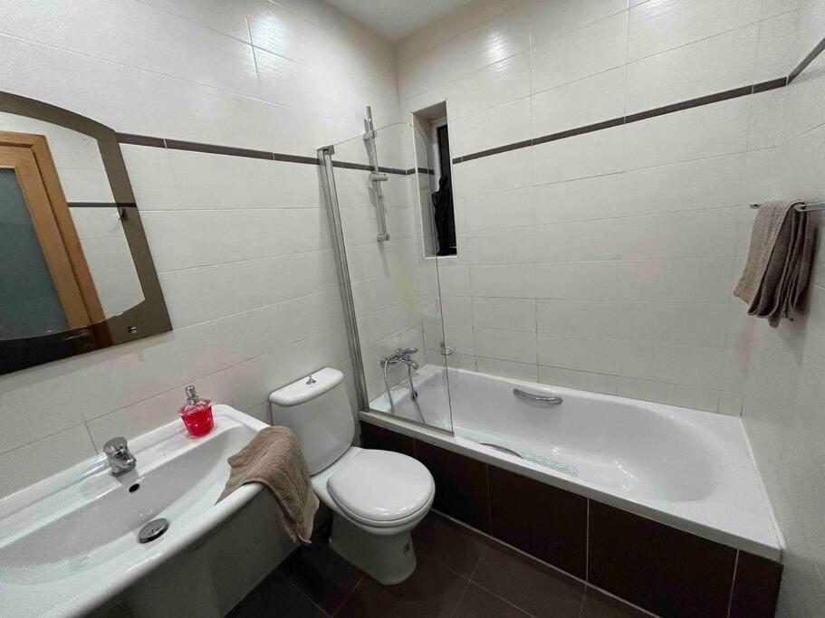 A Flat In The Heart Of Bugibba Apartment Сейнт Полс Бей Екстериор снимка